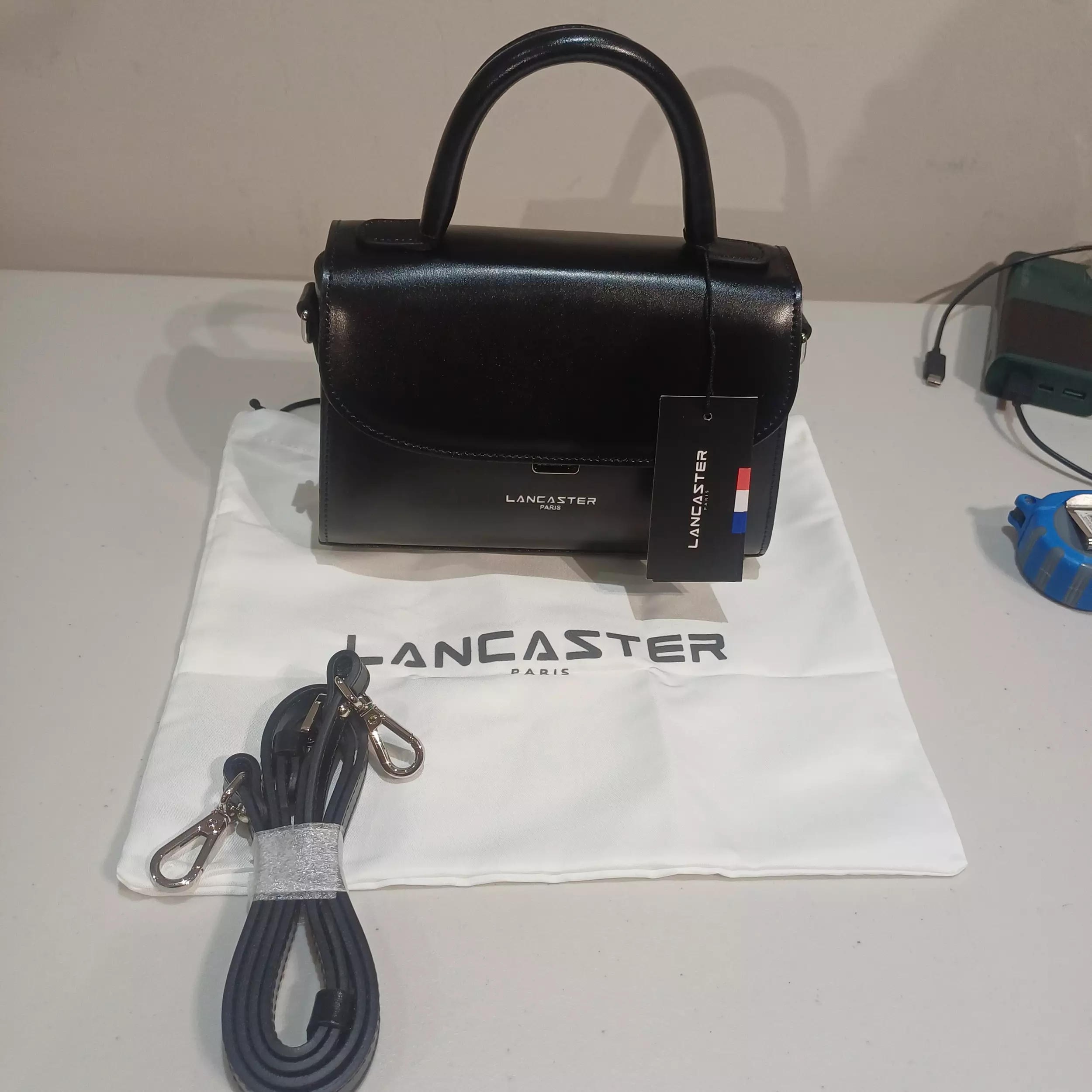 Sac à main cuir noir Lancaster. 7874